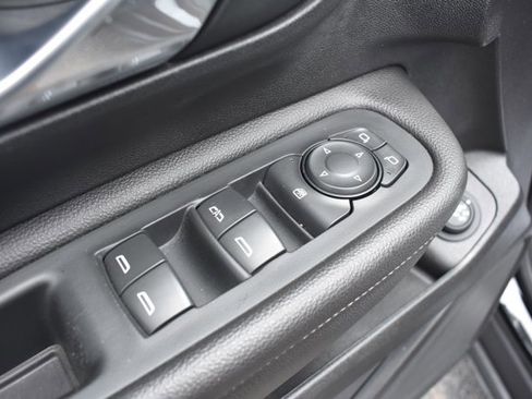 Used 2022 GMC Terrain SLT image 13