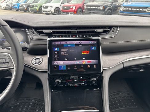 Used 2023 Jeep Grand Cherokee L Limited w/ Luxury Tech Group II image 28