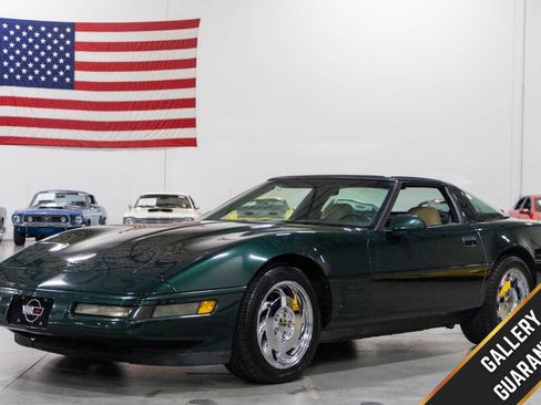 Used 1994 Chevrolet Corvette Coupe RWD image 1