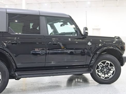 Used 2025 Ford Bronco Outer Banks AWD/4WD image 11