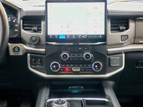 Used 2022 Ford Expedition XLT image 31