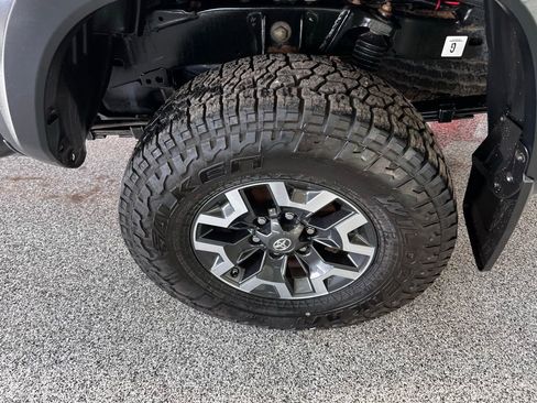 Used 2020 Toyota Tacoma TRD Off-Road image 10