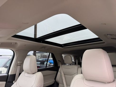 Used 2022 Ford Explorer Platinum w/ Technology Package image 31