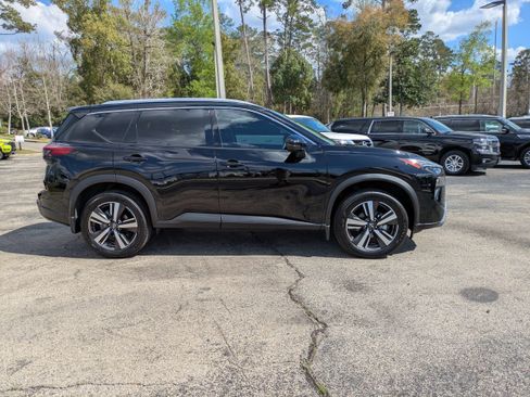 Certified 2025 Nissan Rogue SL w/ SL Premium Package FWD image 3