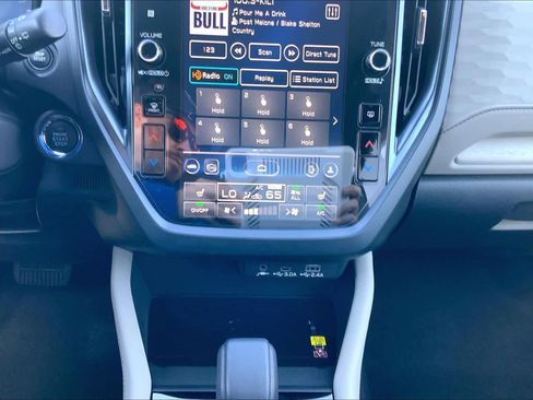 Used 2025 Subaru Forester Limited image 34