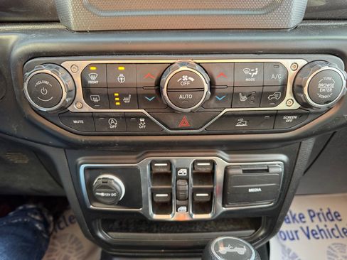 Used 2022 Jeep Wrangler Unlimited Sport image 32