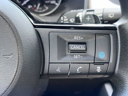 Certified 2023 Nissan Rogue SV FWD image 12
