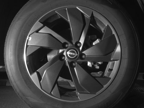 Used 2025 Nissan Rogue SV AWD/4WD image 13
