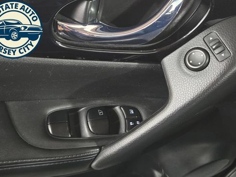Used 2018 Nissan Rogue Sport SL AWD/4WD image 22