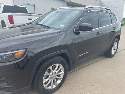 Used 2019 Jeep Cherokee Latitude w/ Popular Appearance Group