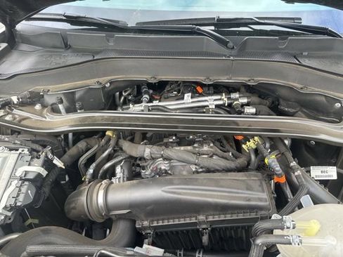 Used 2025 Ford Explorer ST-Line w/ Premium Package image 37