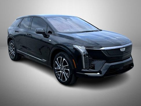 Used 2026 Cadillac Optiq Sport 2 w/ LPO, Floor Liner Package AWD/4WD image 3