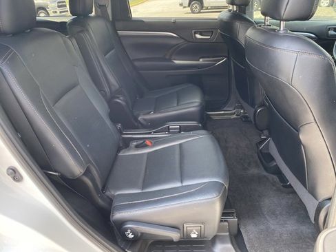 Used 2019 Toyota Highlander Limited Platinum image 30