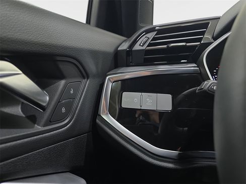 Used 2025 Audi Q3 2.0T Premium w/ Convenience Package image 25