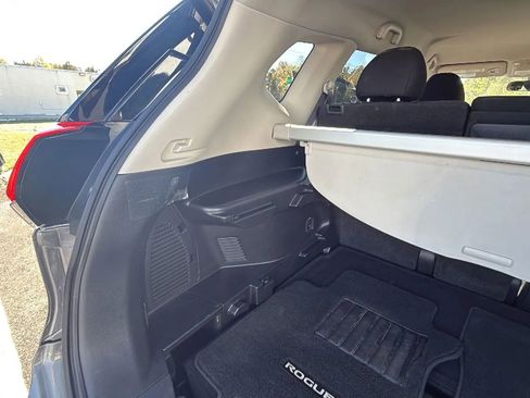 Used 2020 Nissan Rogue SV image 58
