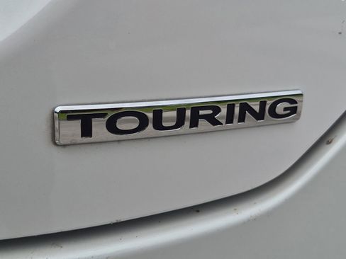 Certified 2024 Honda Pilot Touring image 29