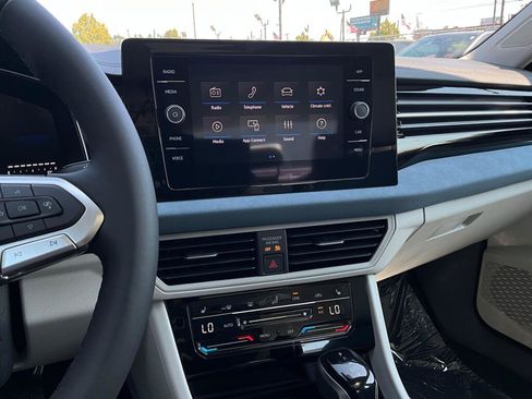 New 2026 Volkswagen Jetta SE FWD image 17