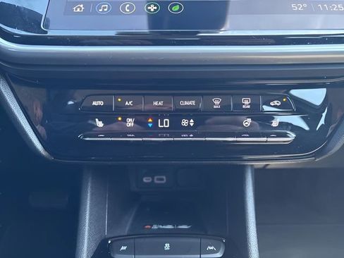 Used 2022 Chevrolet Bolt EUV LT w/ Comfort Package FWD image 26
