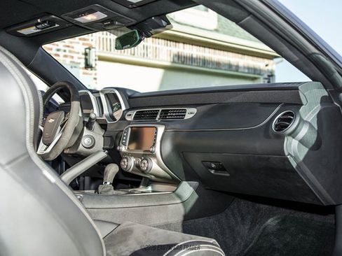 Used 2015 Chevrolet Camaro SS w/ SS Performance Package RWD image 28
