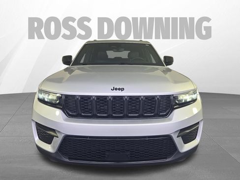 Used 2024 Jeep Grand Cherokee Altitude RWD image 2