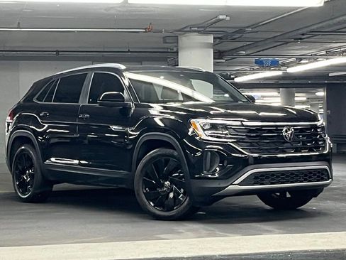 Certified 2026 Volkswagen Atlas Cross Sport SE w/ Panoramic Sunroof Package AWD/4WD image 2