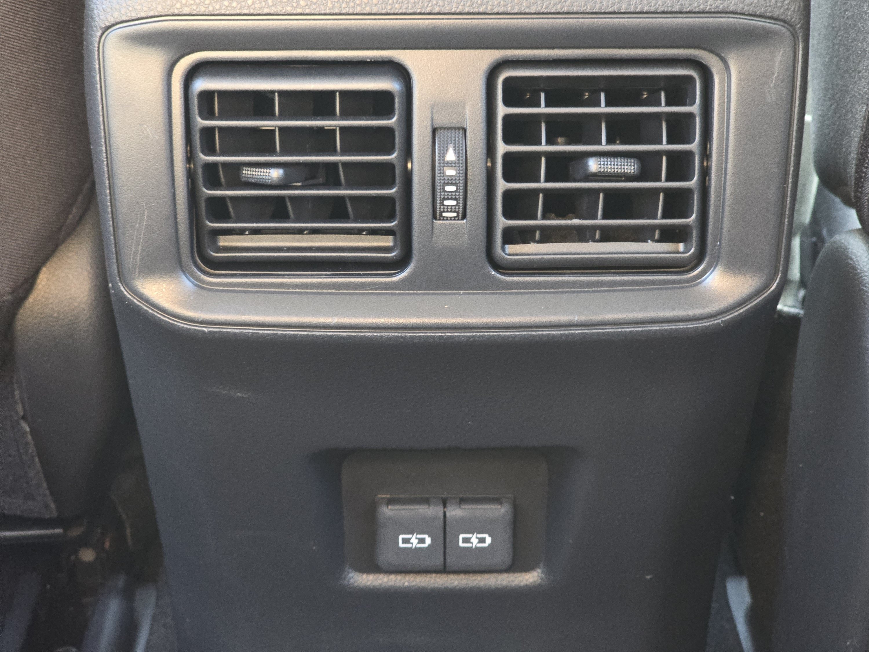 Used 2025 Toyota RAV4 XLE AWD/4WD image 30