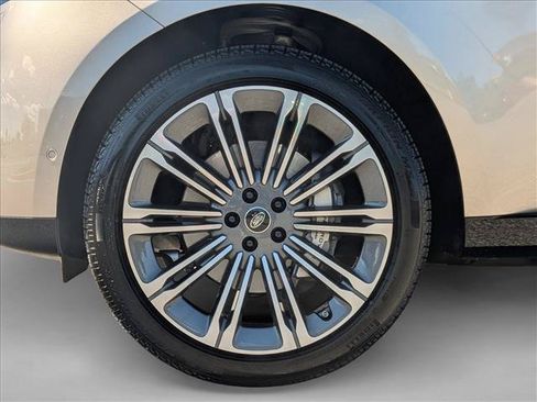 Used 2025 Land Rover Range Rover Long Wheelbase SE AWD/4WD image 25