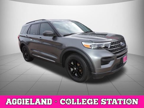 Used 2023 Ford Explorer XLT RWD image 3