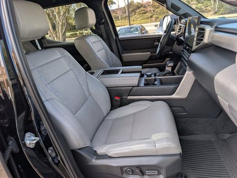 Used 2025 Toyota Tundra Limited AWD/4WD image 8