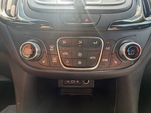 Used 2022 Chevrolet Equinox RS w/ Infotainment Package AWD/4WD image 29