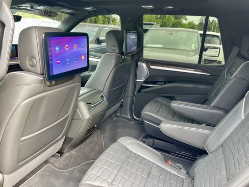 Used 2025 Cadillac Escalade Sport Platinum w/ LPO, ONYX Package AWD/4WD image 30