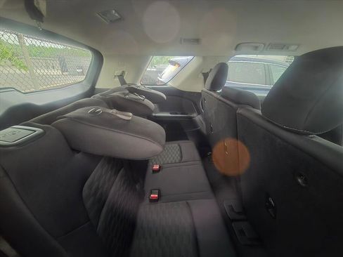 Used 2024 Nissan Pathfinder SV FWD image 7
