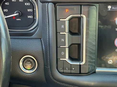 Used 2021 GMC Yukon Denali w/ Denali Premium Package image 39