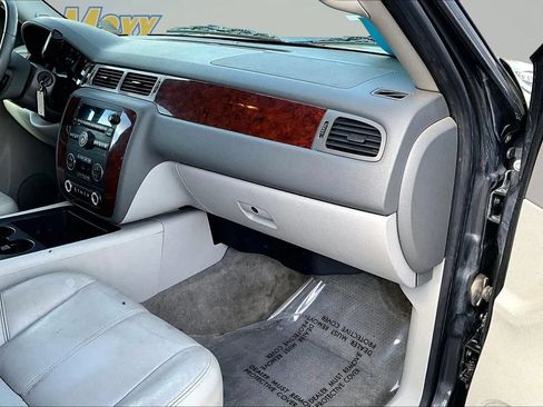 Used 2010 Chevrolet Suburban LT AWD/4WD image 28