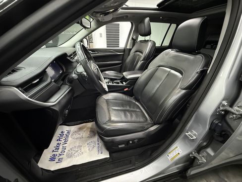 Used 2022 Jeep Grand Cherokee Limited AWD/4WD image 13