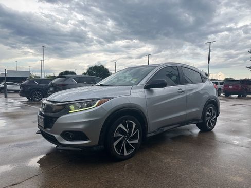 Used 2019 Honda HR-V Sport image 2