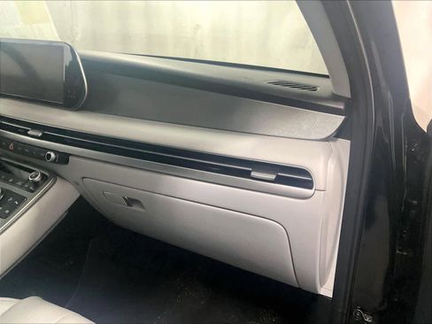 Used 2023 Hyundai Palisade SEL w/ Premium Package image 13