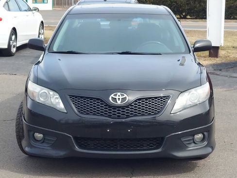 Used 2010 Toyota Camry SE image 2