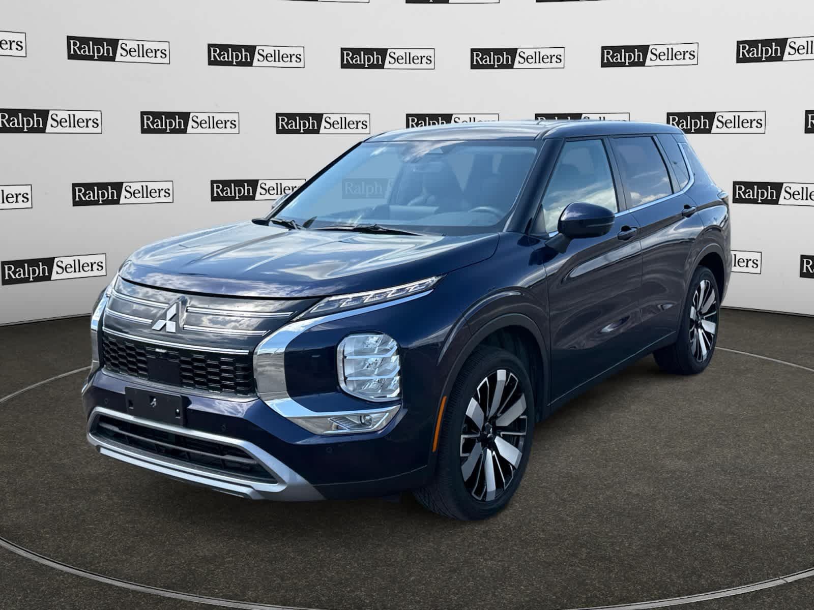 Used 2025 Mitsubishi Outlander SE AWD/4WD image 2