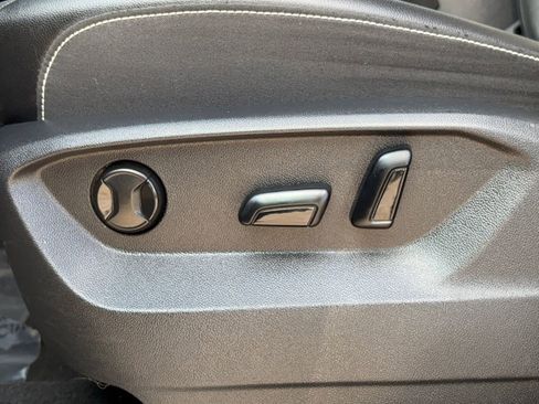 Used 2025 Volkswagen Atlas SE image 21