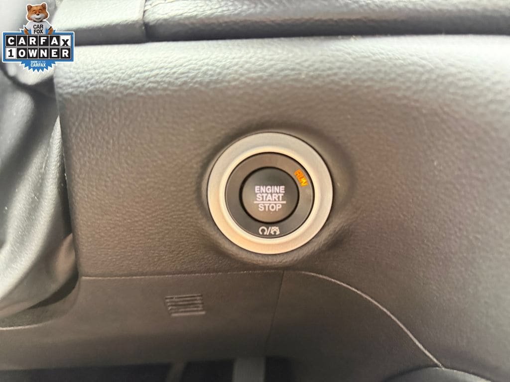 Certified 2025 Chrysler Pacifica Limited FWD image 31
