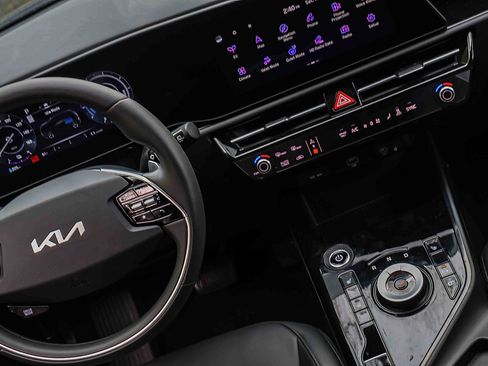 Certified 2025 Kia Niro Wind w/ Wind Preserve Package FWD image 7