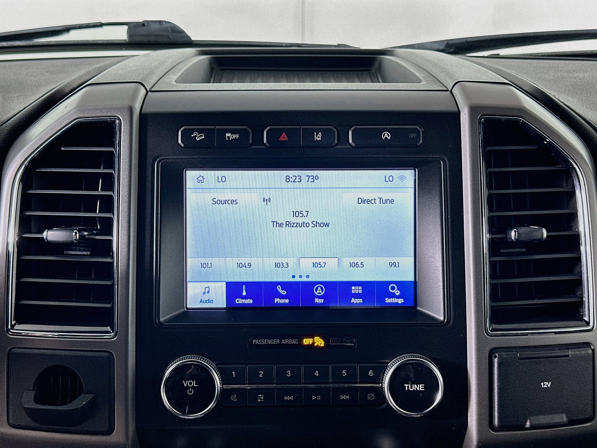 Used 2020 Ford Expedition XLT w/ Equipment Group 202A AWD/4WD image 21