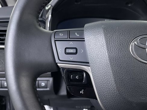 Used 2025 Toyota Camry XLE FWD image 24
