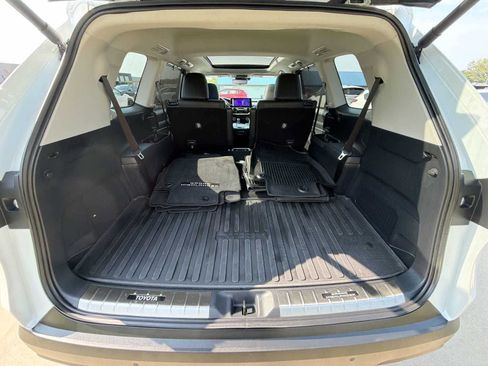 Used 2025 Toyota Grand Highlander AWD image 28