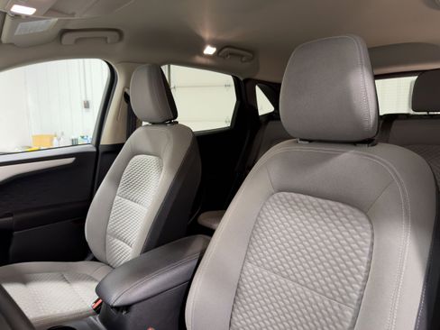 Used 2020 Ford Escape SE image 5