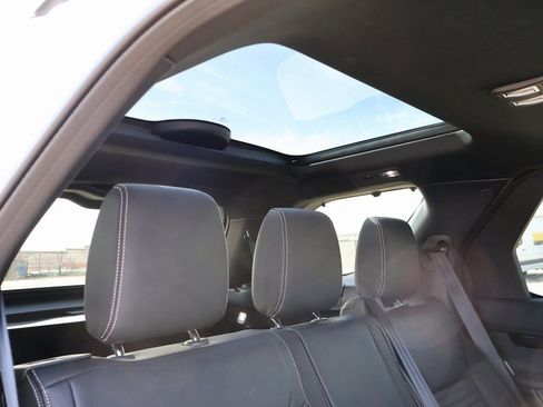 Used 2025 Land Rover Discovery S AWD/4WD image 13