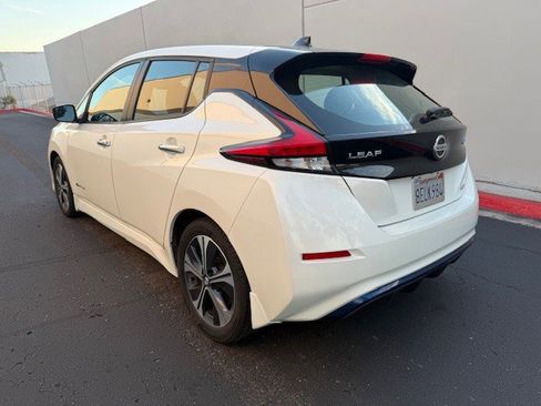 Used 2018 Nissan Leaf SV w/ SV Technology Package image 4