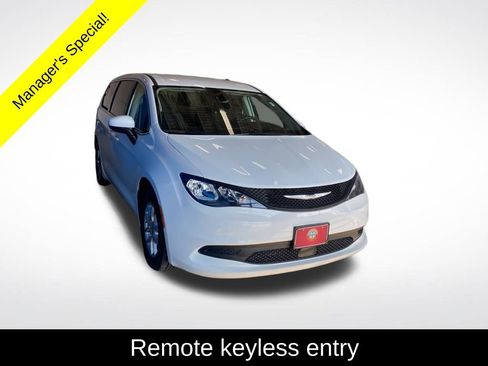 Used 2023 Chrysler Voyager LX FWD image 15