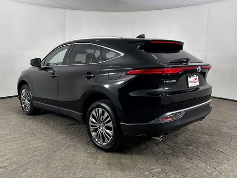 Used 2023 Toyota Venza XLE AWD/4WD image 5